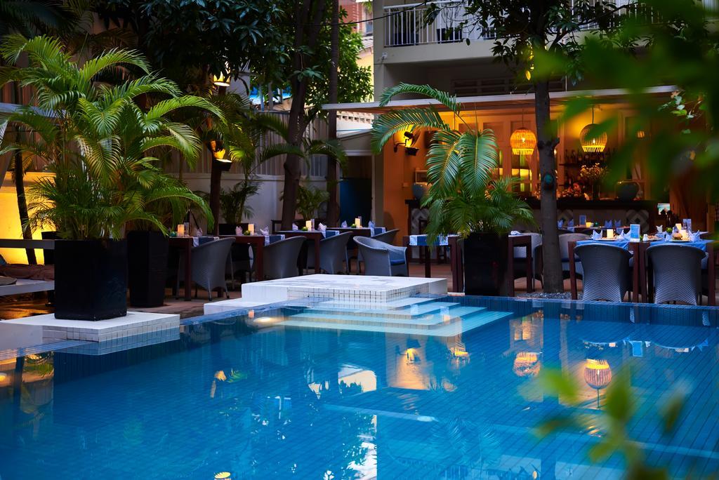 Blue Lime Phnom Penh Hotel Buitenkant foto