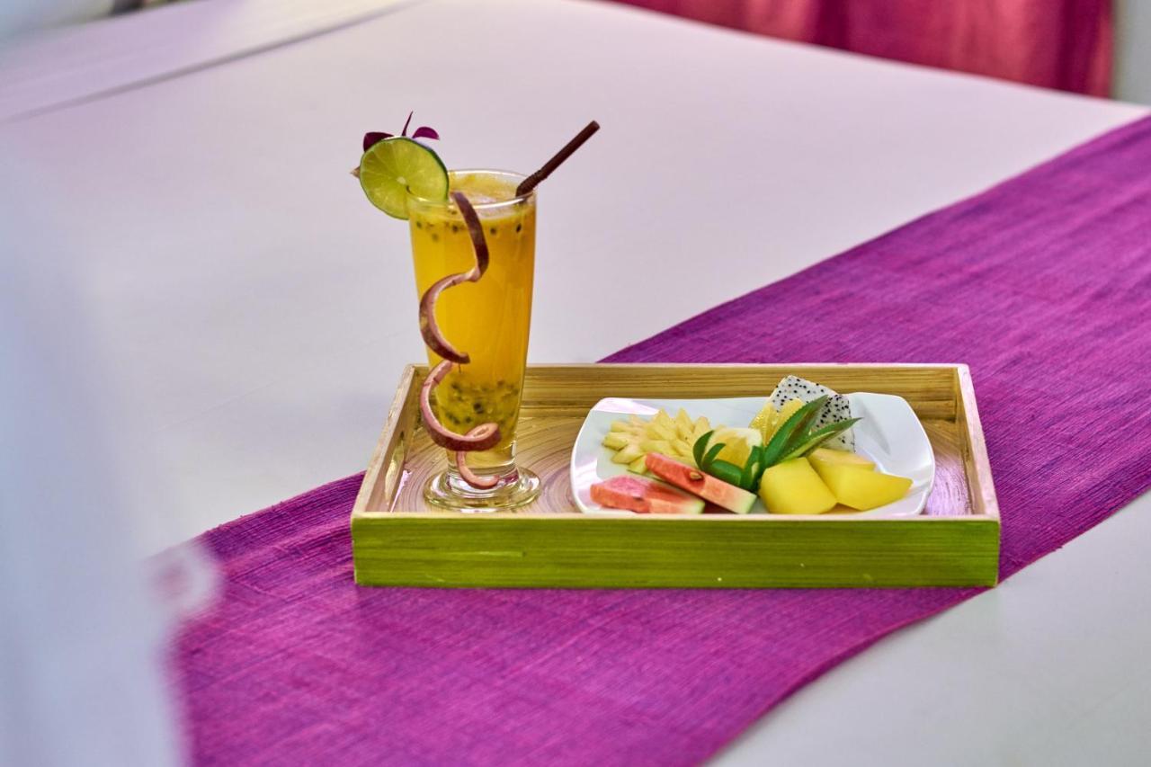 Blue Lime Phnom Penh Hotel Buitenkant foto